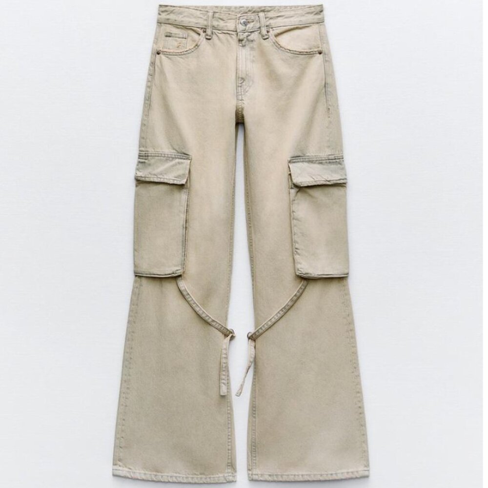 MID-RISE TRF CARGO JEANS in size 6